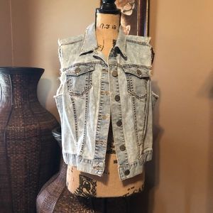 5/$25 A.N.A (A New Approach) Sleeveless Jean Vest